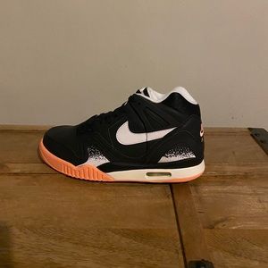 Nike Air Tech Challenge 2